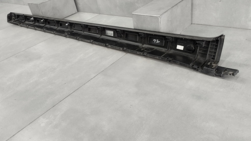 Lajsna praga desni VW TAIGO R LINE 2G7 21-