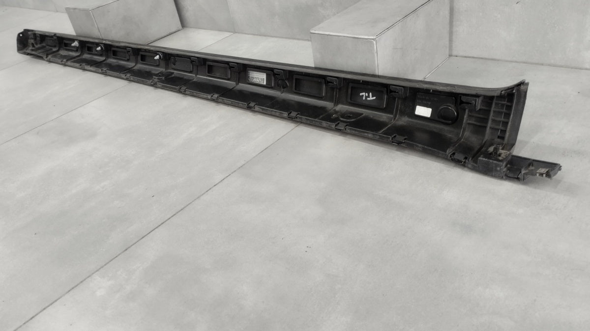Lajsna praga desni VW TAIGO R LINE 2G7 21-