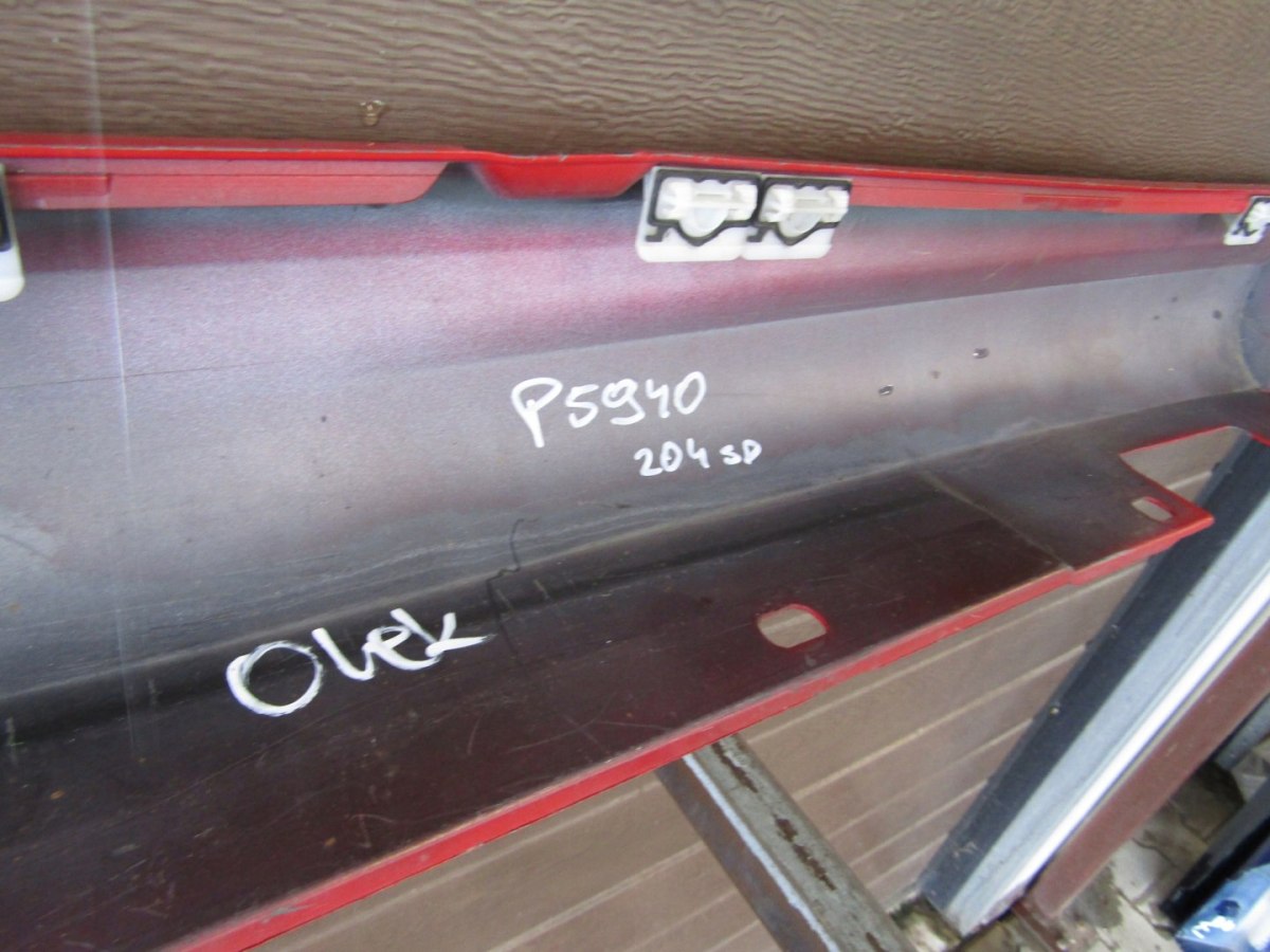 Lajsna praga desna Mercedes C 204 AMG seda kombi