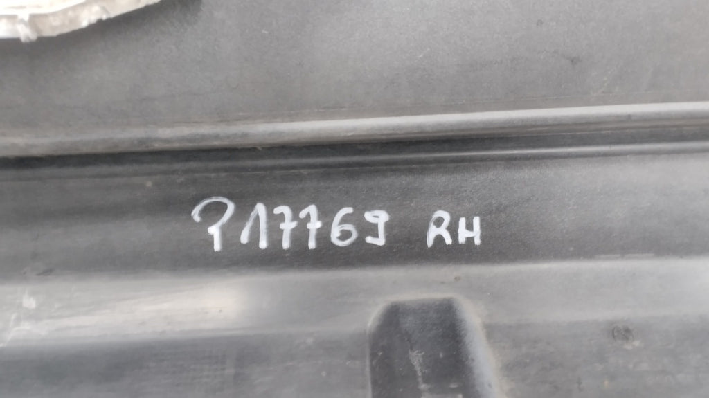 Lajsna praga desni Mercedes C 205 Coupe AMG 14-