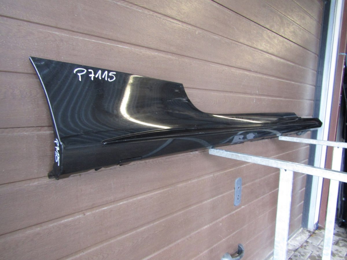 Lajsna praga desna Mercedes C 205 Coupe AMG 14-