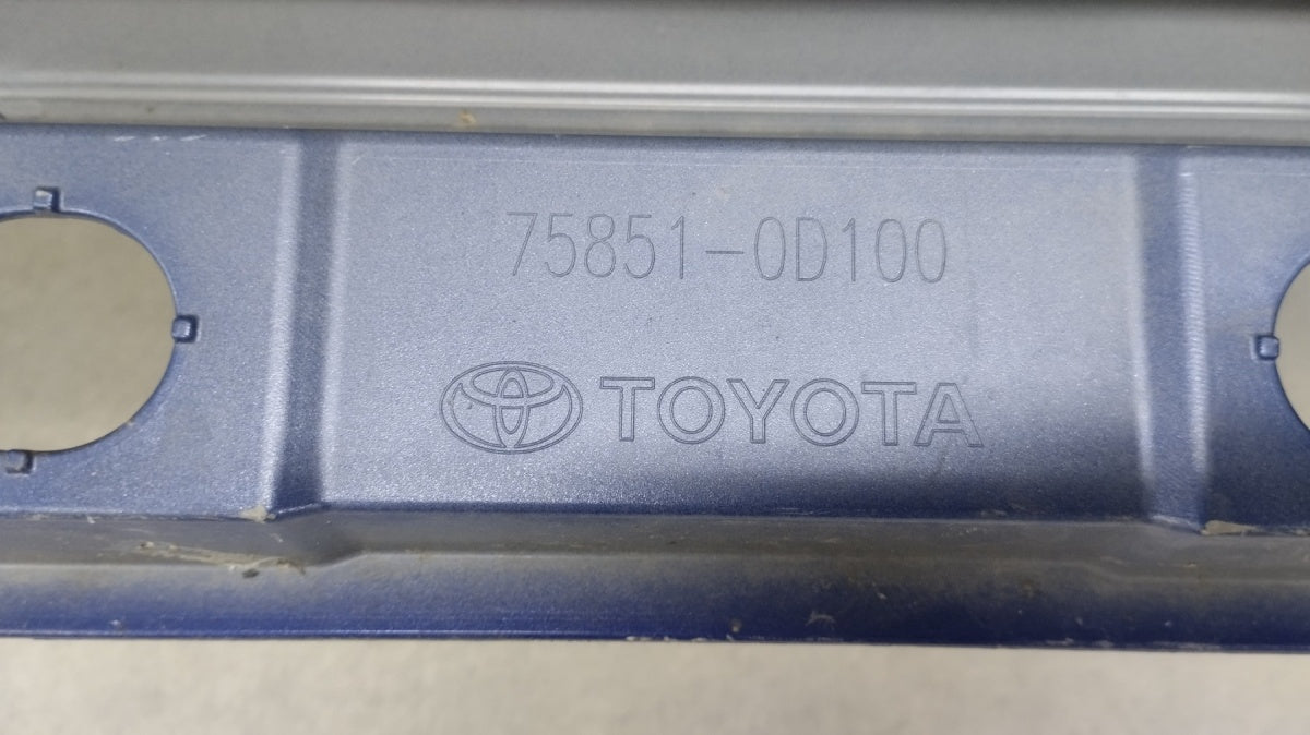 Lajsna praga desna Toyota Yaris 4 IV 20- Mazda 2 22- Hybrid