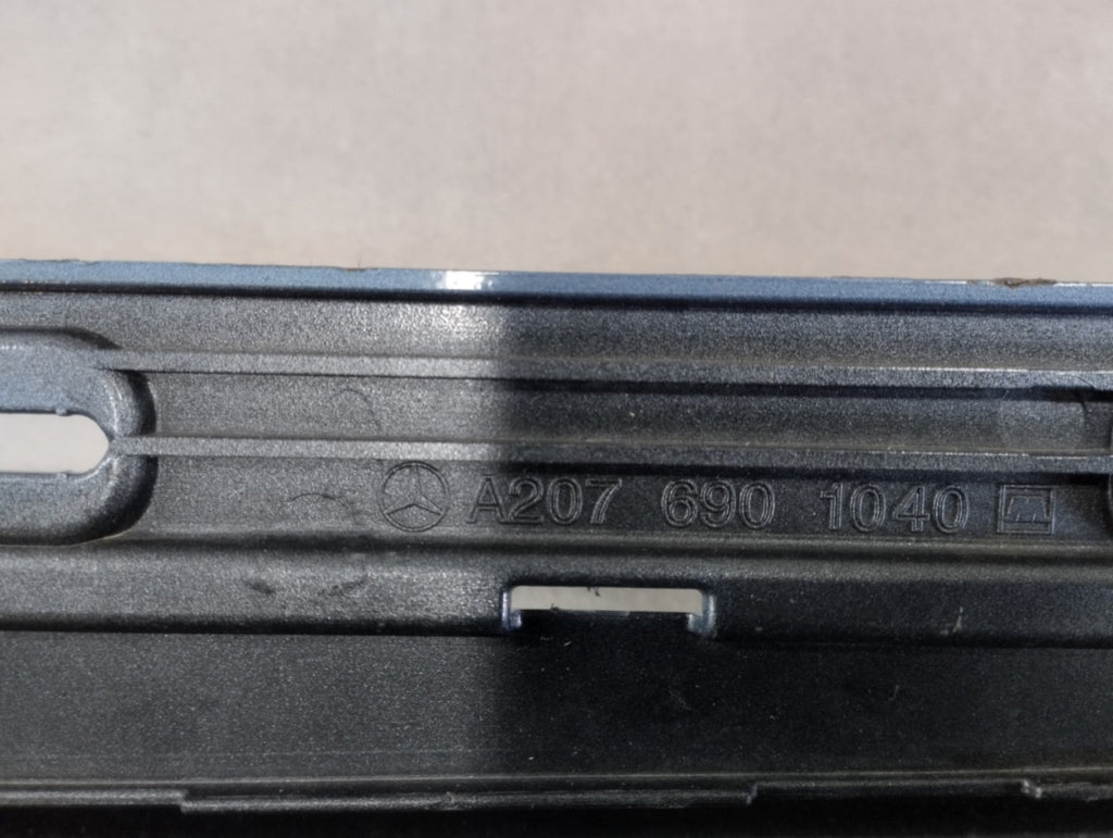 Lajsna praga desni Mercedes E 207 AMG Cabrio 09-17