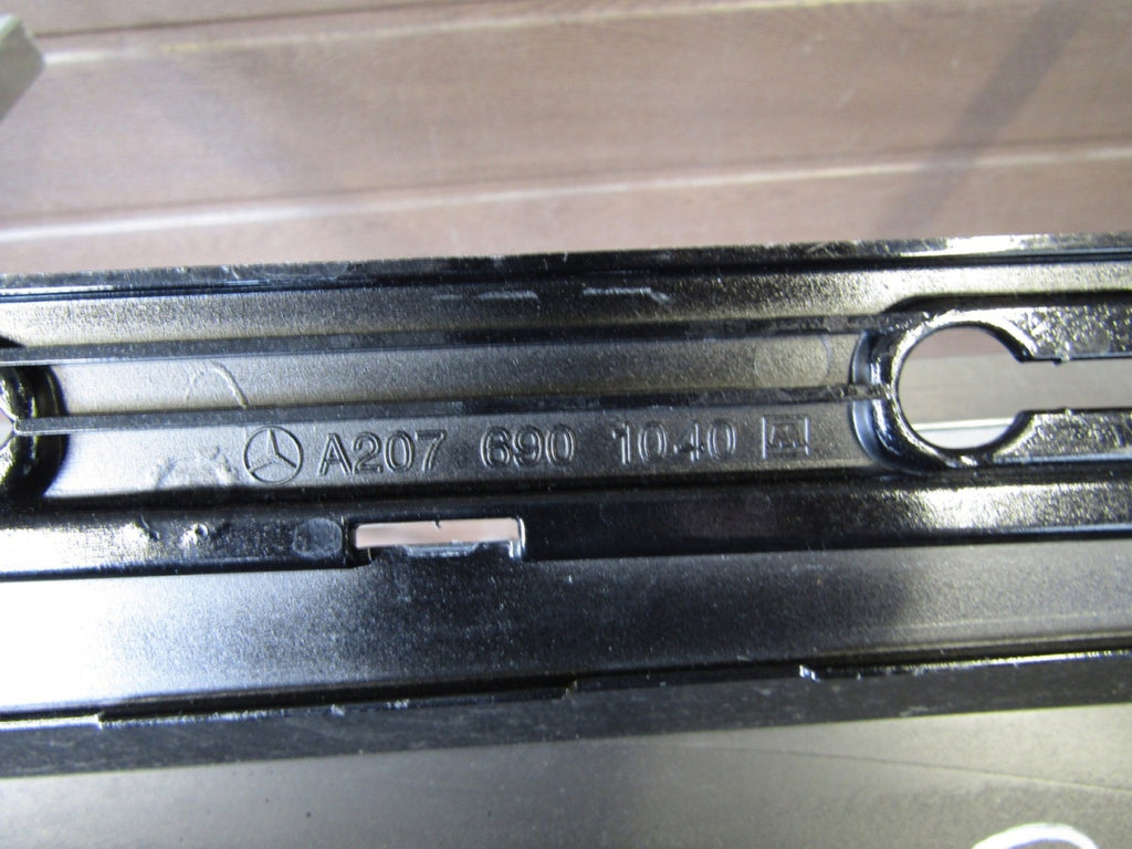 Lajsna praga desna Mercedes E 207 AMG Cabrio