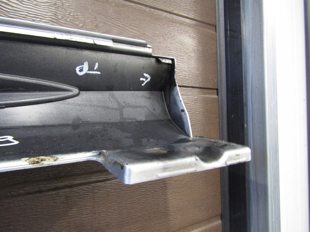 Lajsna praga desna Mercedes E 212 AMG Lift 12-15