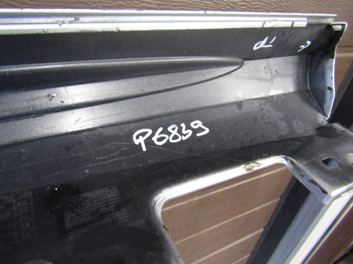 Lajsna praga desna Mercedes E 212 AMG Lift 12-15