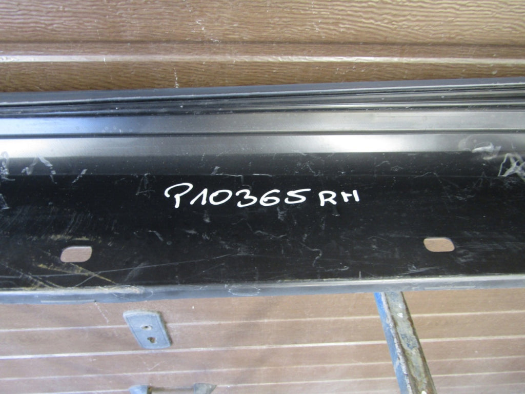 Lajsna praga desna Mercedes E 212 AMG Lift 12-