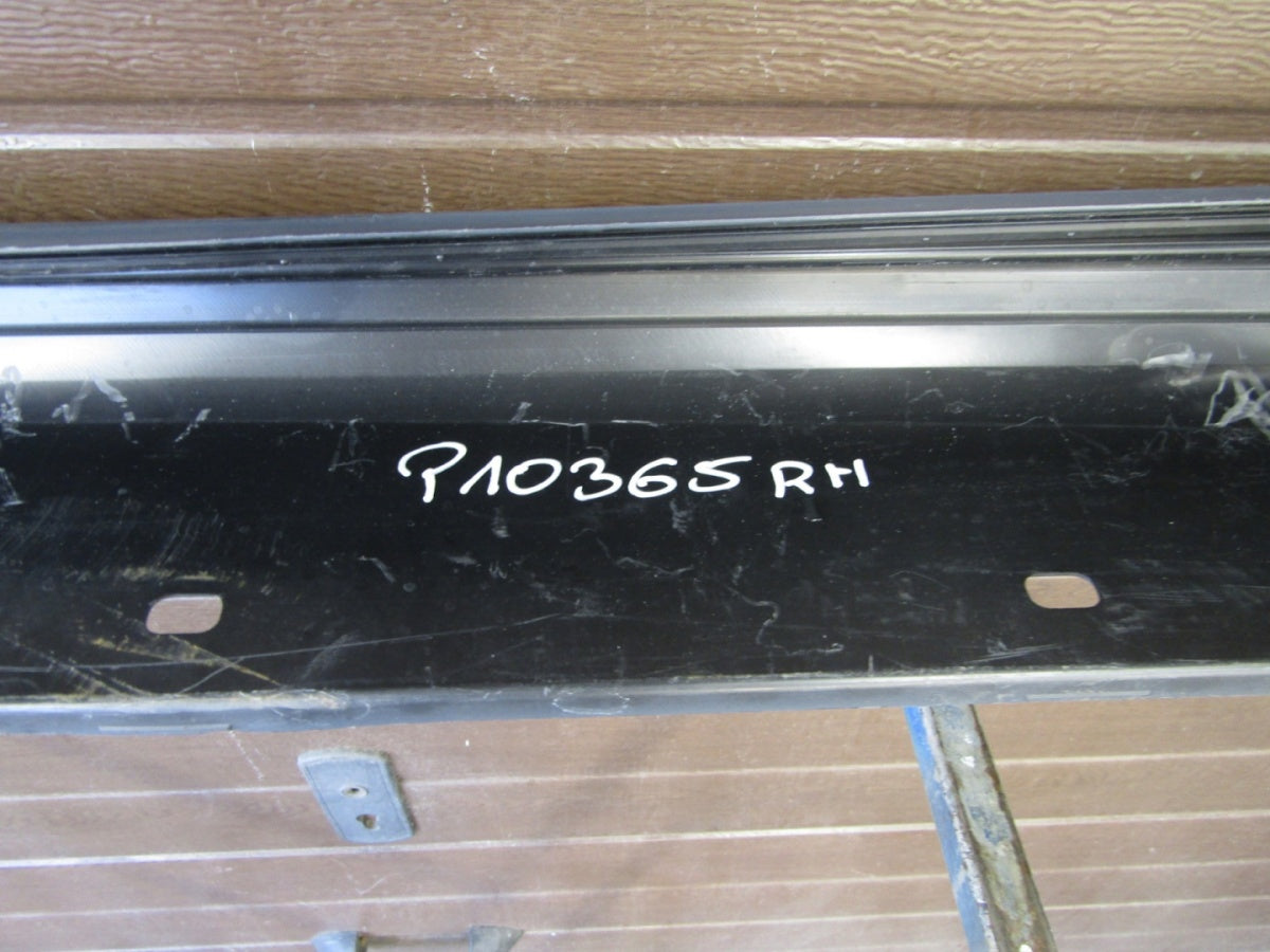 Lajsna praga desna Mercedes E 212 AMG Lift 12-