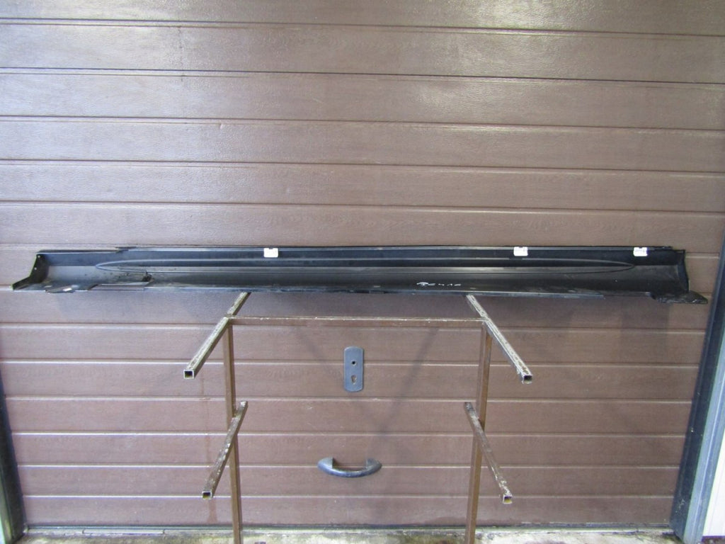 Lajsna praga desna Mercedes E 212 AMG Lift 12-
