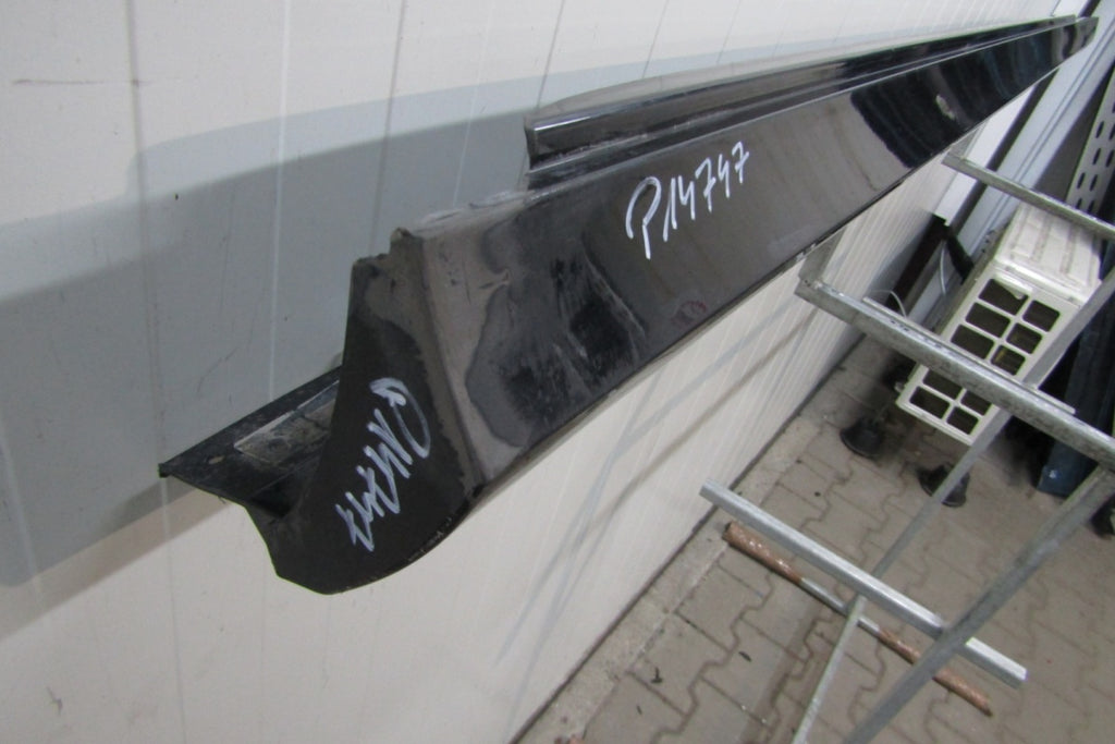 Lajsna praga desna Mercedes E 213 AMG sedan Kombi