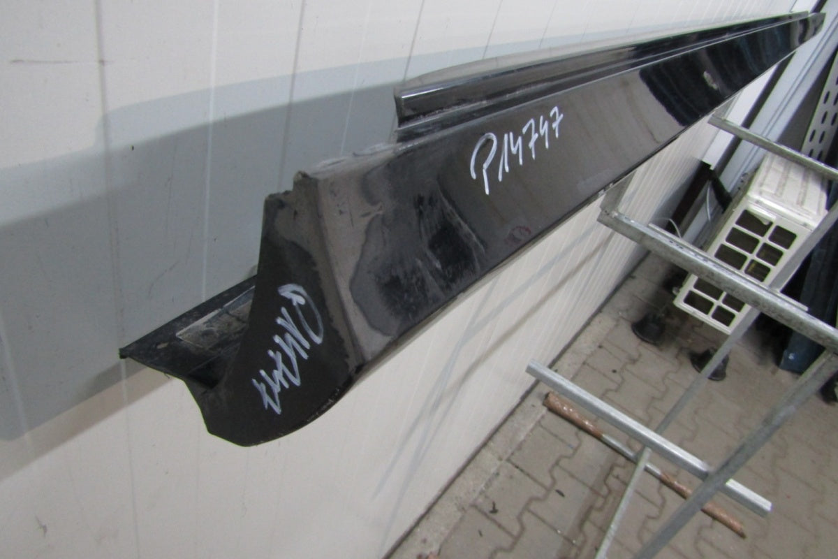 Lajsna praga desna Mercedes E 213 AMG sedan Kombi