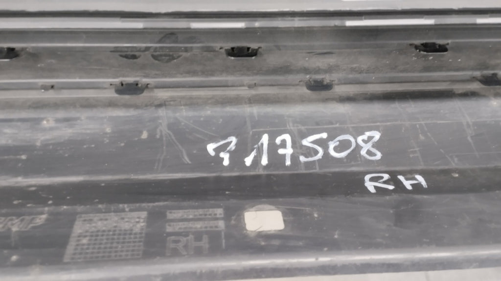 Lajsna praga desni Mercedes GLA 156 AMG 13-