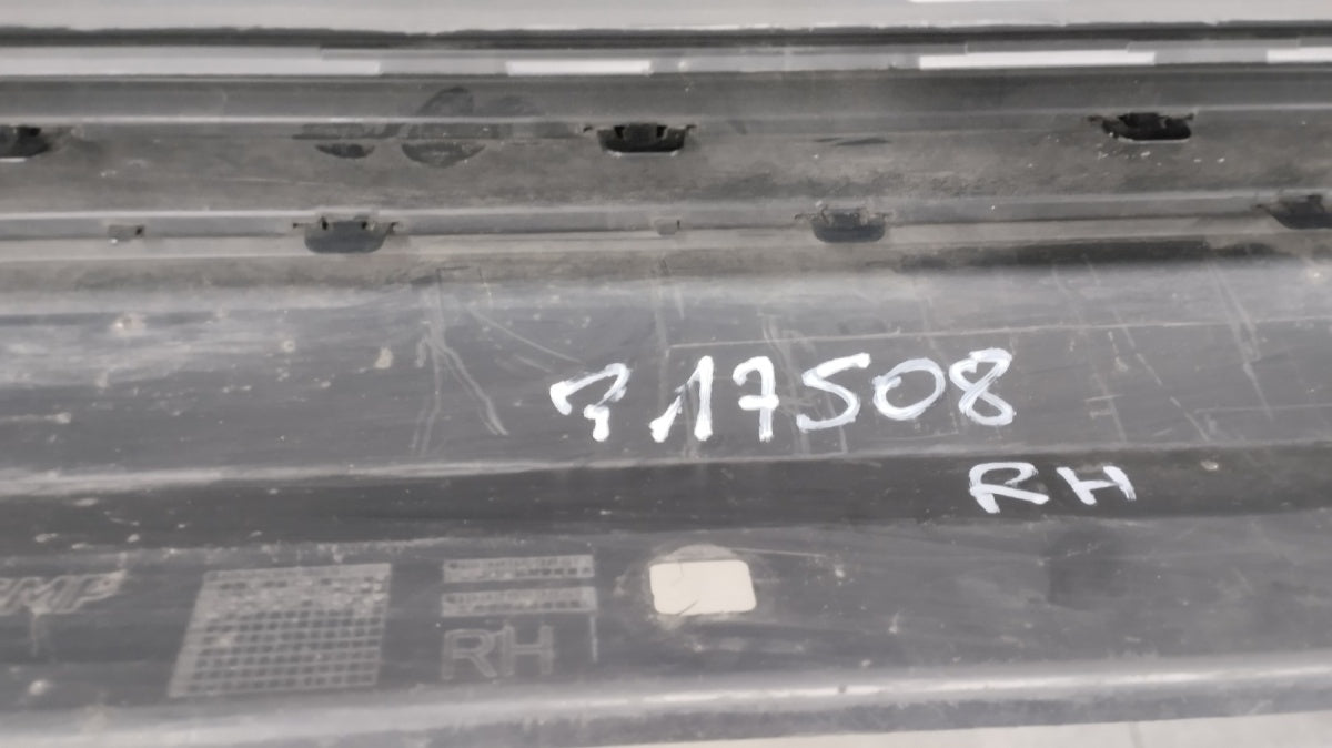 Lajsna praga desni Mercedes GLA 156 AMG 13-