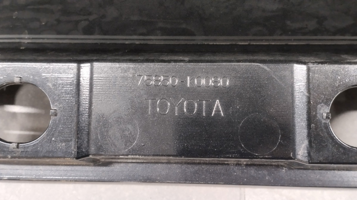 Lajsna praga desni Toyota Yaris 4 IV 20- Mazda 2 22- Hybrid