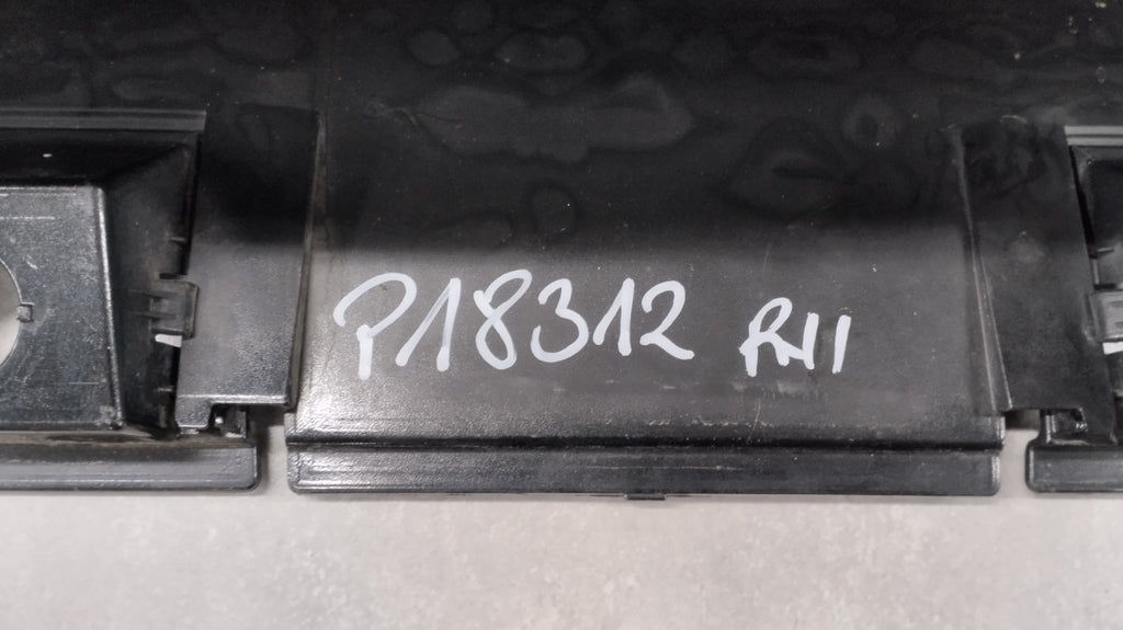 Lajsna praga desni Toyota Yaris 4 IV 20- Mazda 2 22- Hybrid
