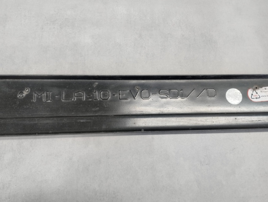 Lajsna praga lijevi Mitsubishi Lancer sedan Evo Maxton Design X10 07-17