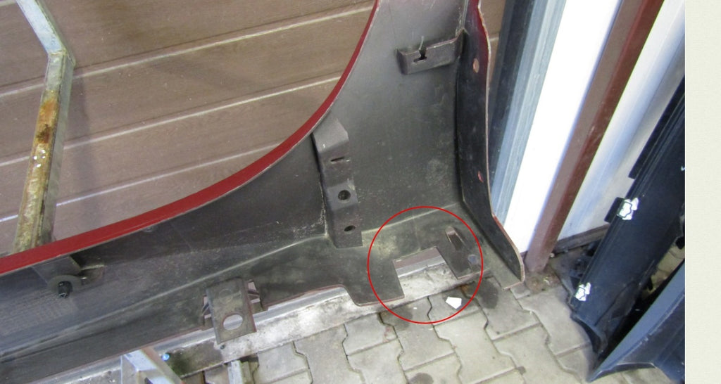 Lajsna praga desna Nissan Leaf II ZE1 17-