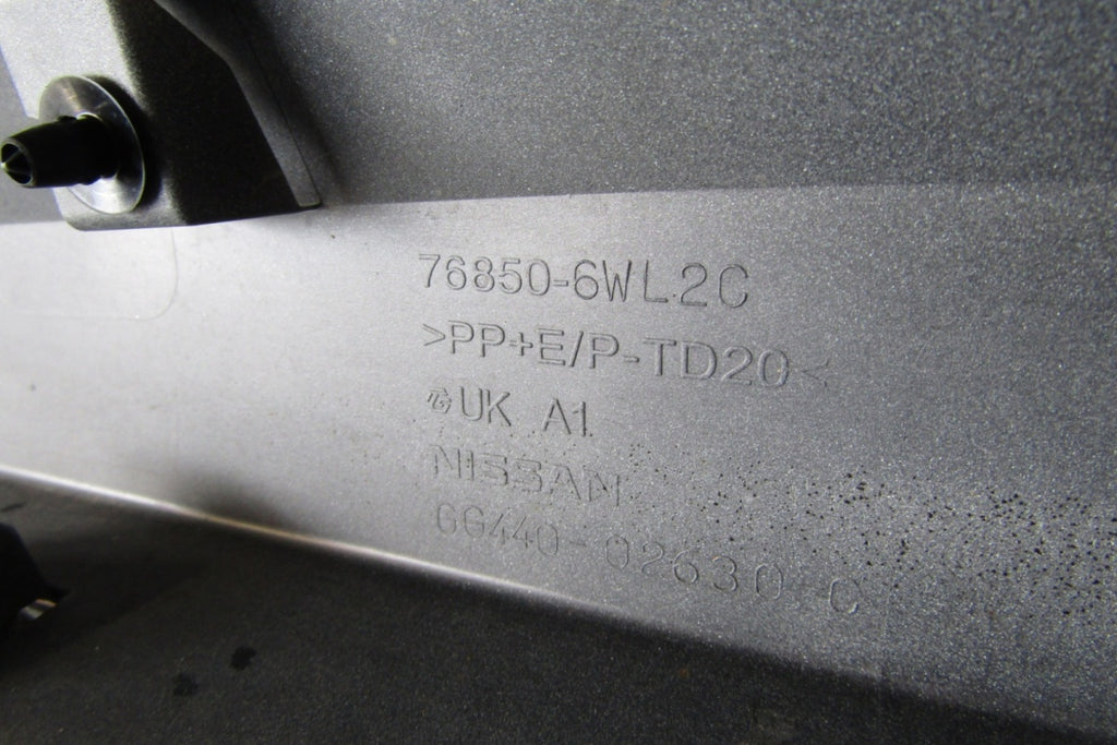 Lajsna praga desna Nissan Leaf II ZE1 17-