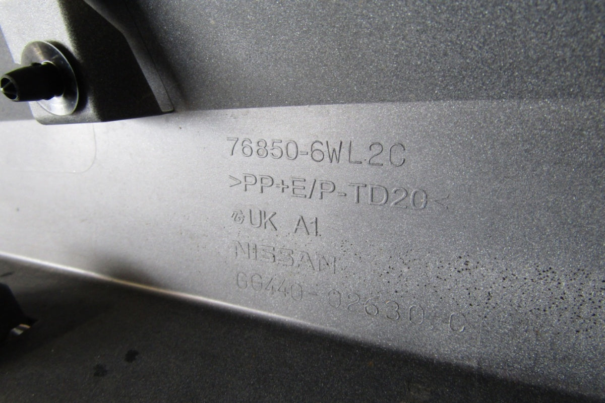 Lajsna praga desna Nissan Leaf II ZE1 17-