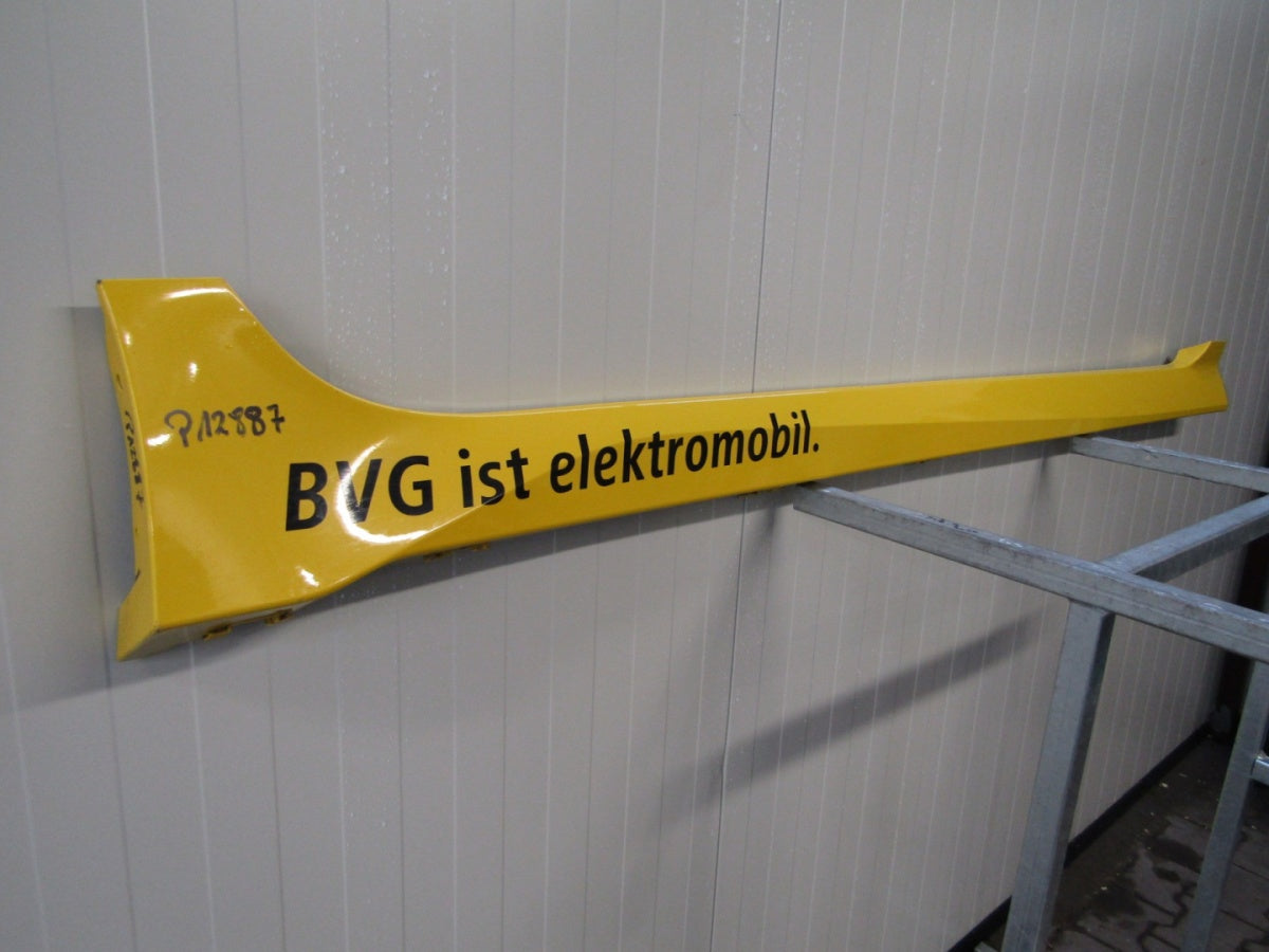 Lajsna praga desna Nissan Leaf II ZE1 17-