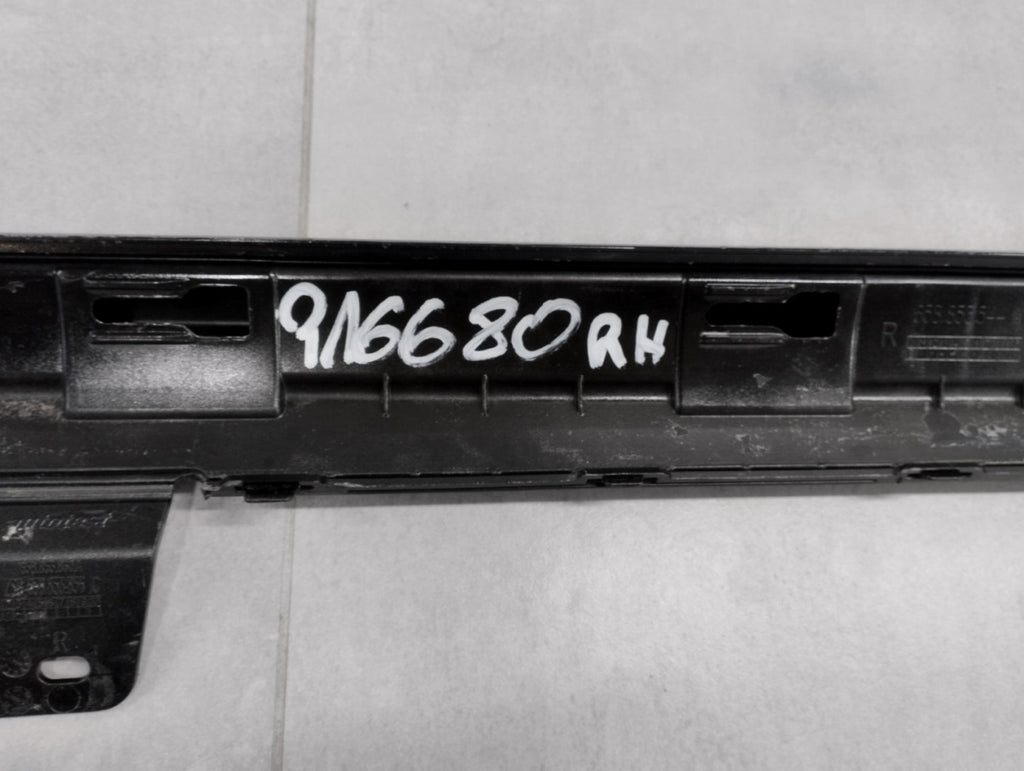 Lajsna praga desna Skoda Kamiq Monte Carlo 658
