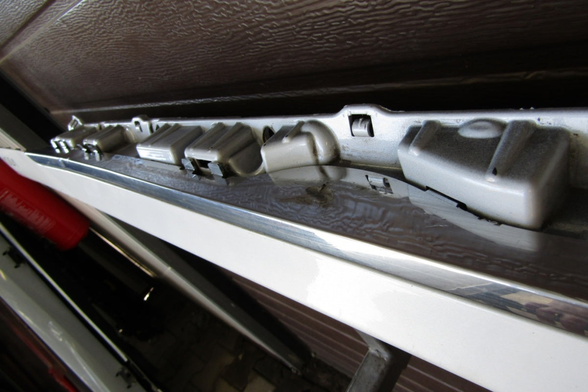 Lajsna praga desna Tesla S hrom Lift 16-