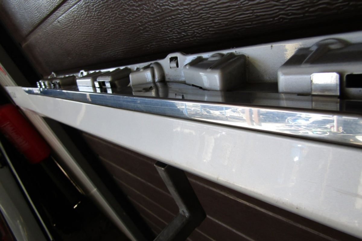 Lajsna praga desna Tesla S hrom Lift 16-