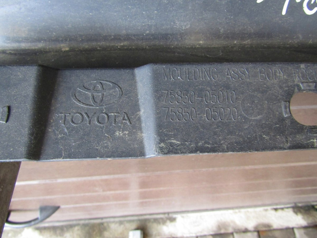Lajsna praga desna Toyota Avensis T27 09- próg