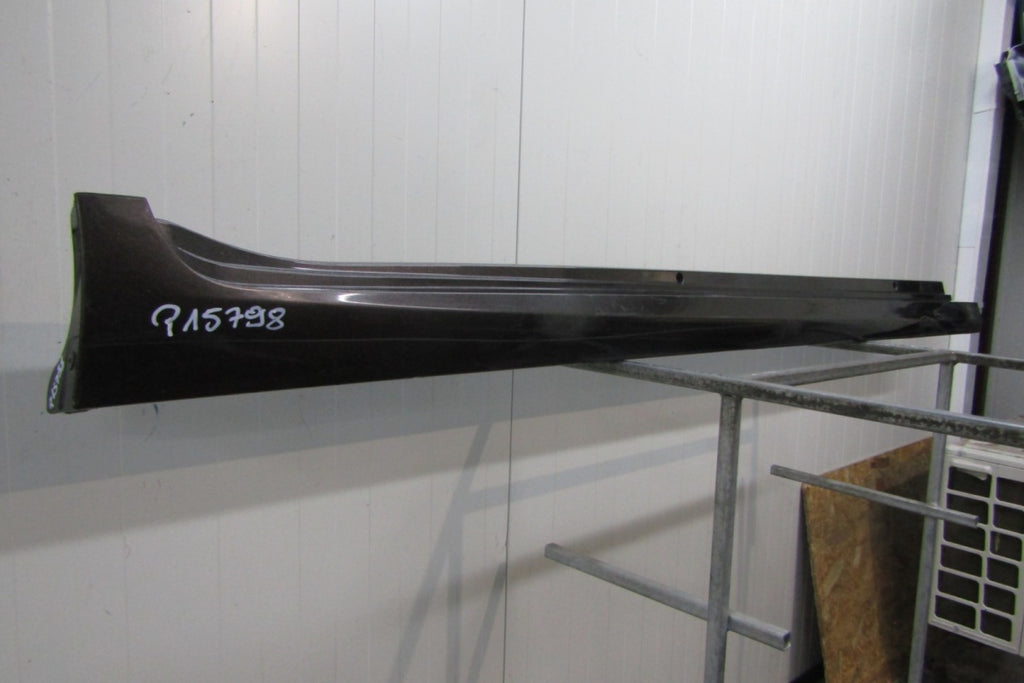 Lajsna praga desni Toyota Camry XV70 17- 75850 33130