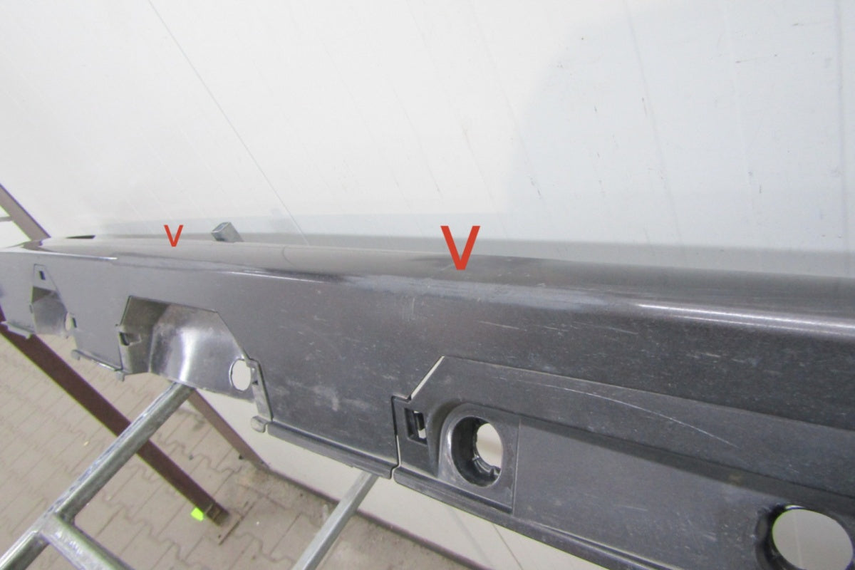 Lajsna praga desni Toyota Camry XV70 17- 75850 33130
