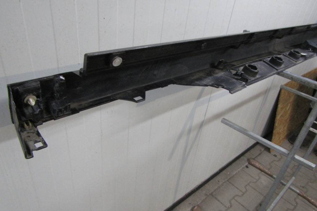 Lajsna praga desni Toyota Camry XV70 17- 75850 33130