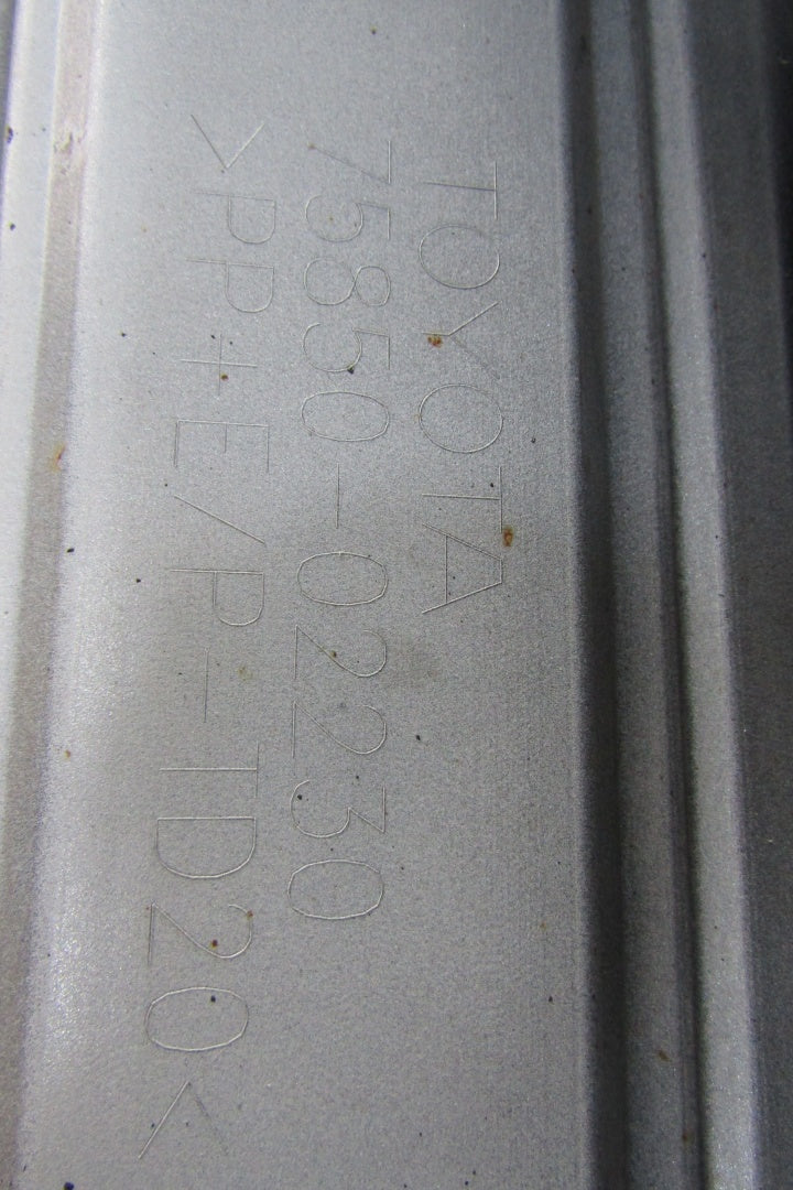 Lajsna praga desna Toyota Corolla XII sedan E21