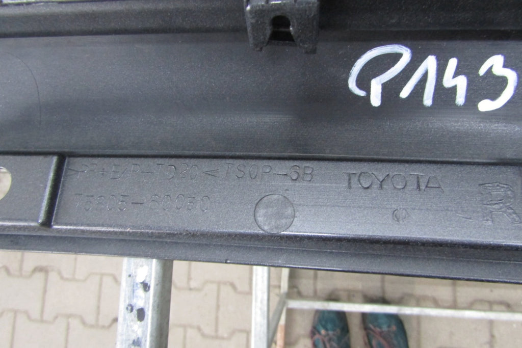 Lajsna praga desna Toyota Land Cruiser 150 09- 5D JM150