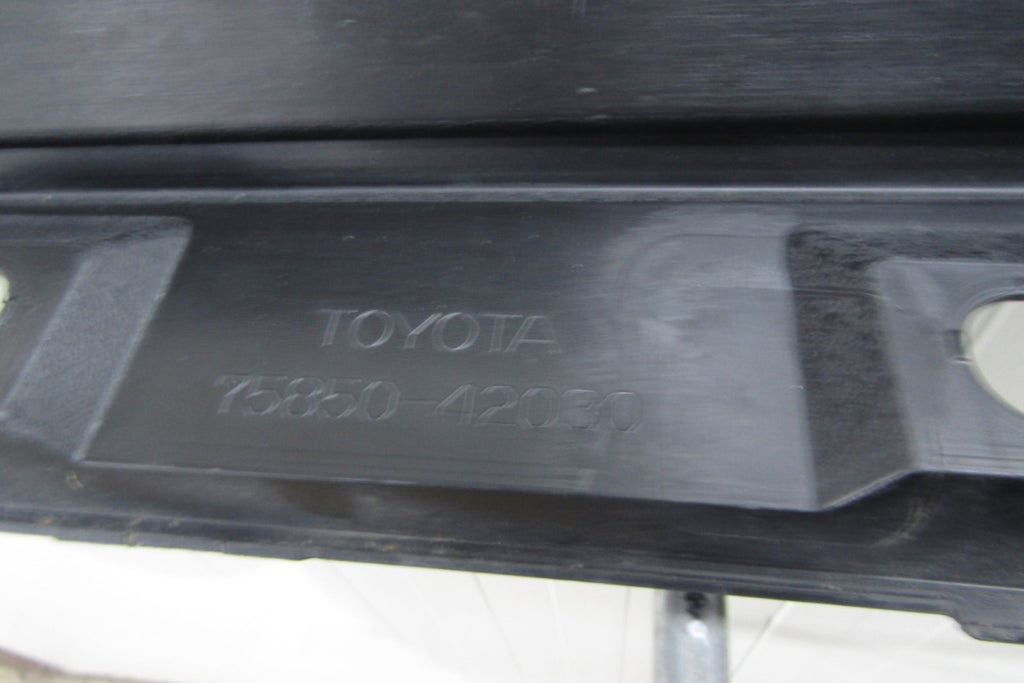 Lajsna praga desna Toyota RAV 4 RAV 4 5 V XA50 19-