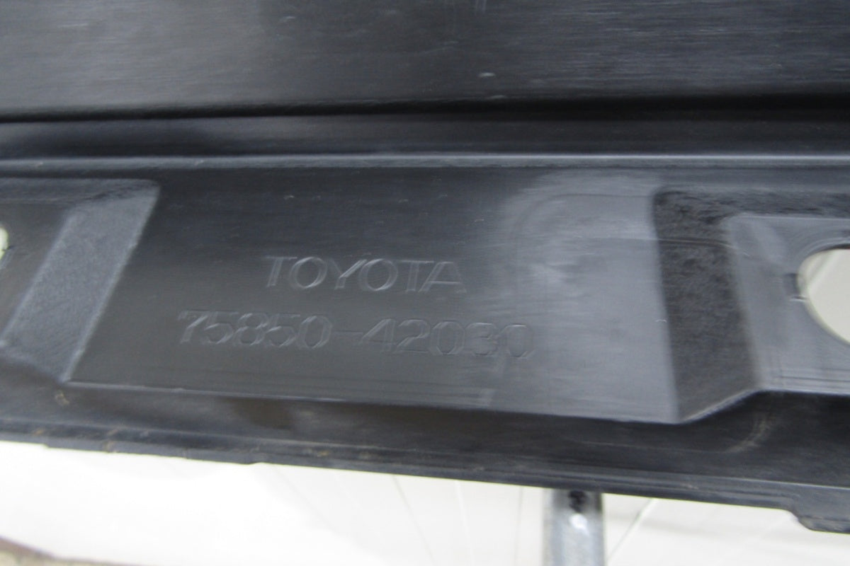 Lajsna praga desna Toyota RAV 4 RAV 4 5 V XA50 19-