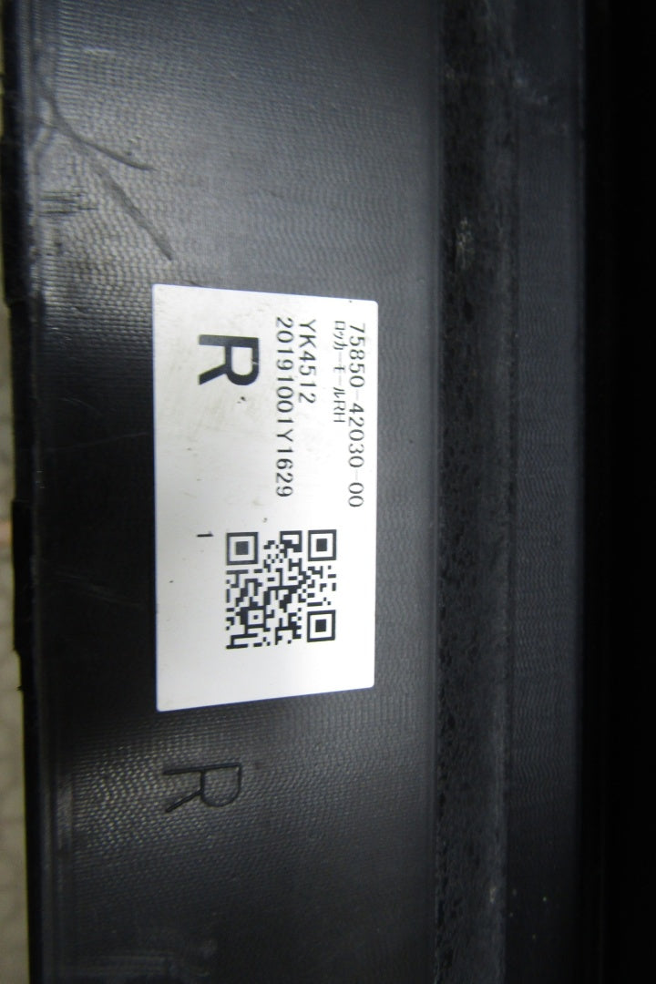 Lajsna praga desna Toyota RAV 4 RAV 4 5 V XA50 19-