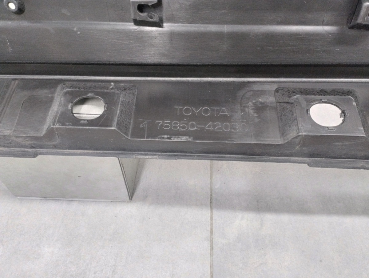 Lajsna praga desni Toyota RAV 4 RAV 4 5 V XA50 19-