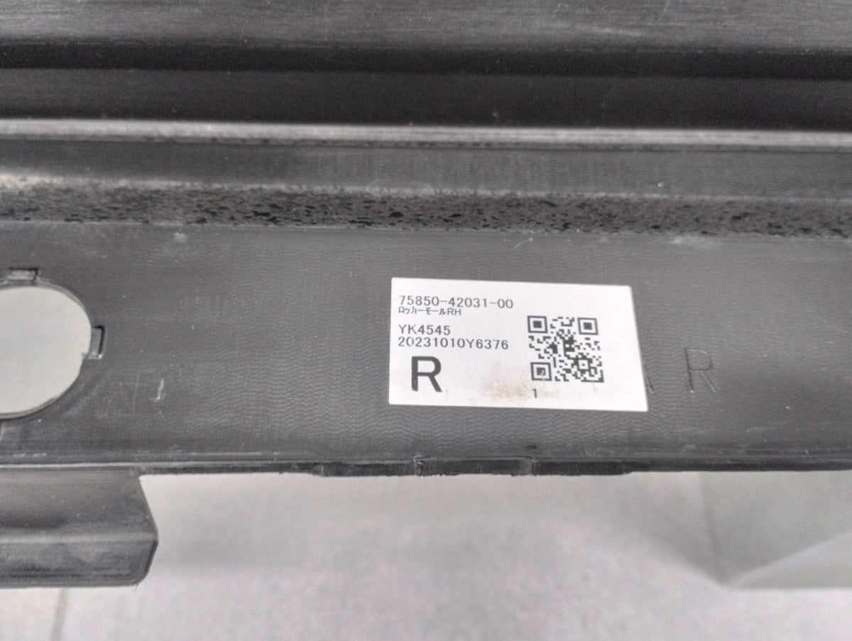 Lajsna praga desni Toyota RAV 4 RAV 4 5 V XA50 19-