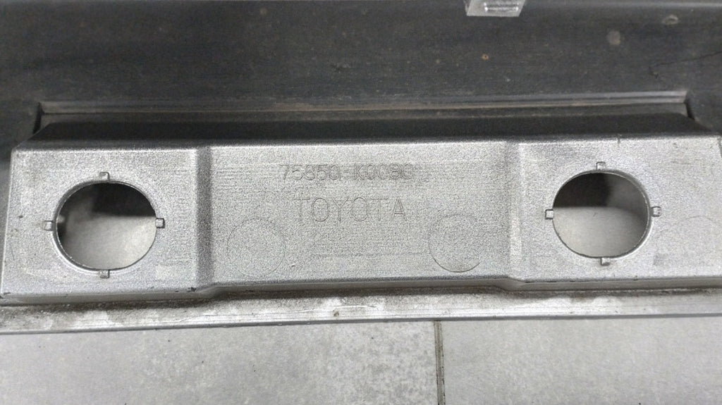 Lajsna praga desni Toyota Yaris 4 IV 20- Mazda 2 22- Hybrid