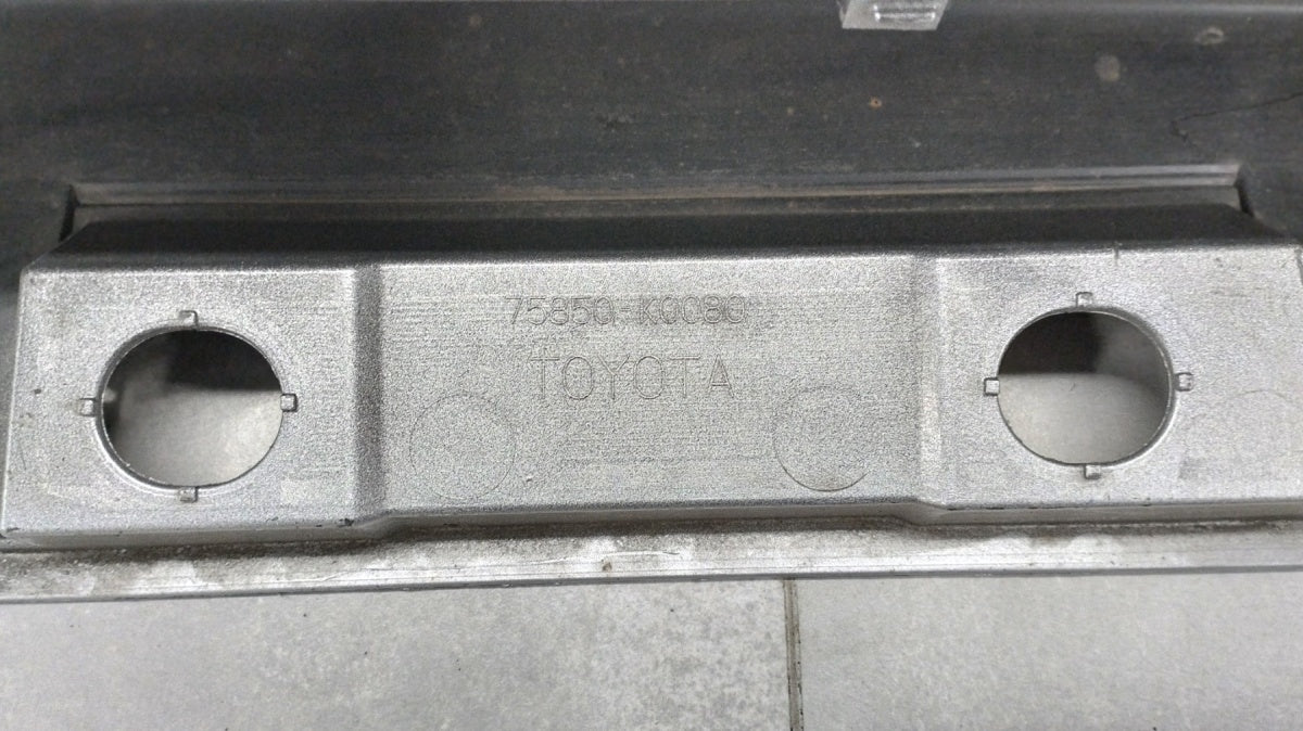 Lajsna praga desni Toyota Yaris 4 IV 20- Mazda 2 22- Hybrid