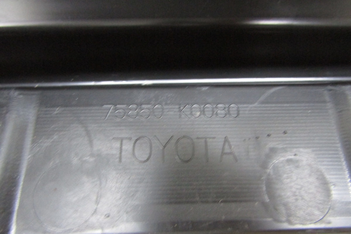 Lajsna praga desna Toyota Yaris 4 IV 20- Mazda 2 22- Hybrid