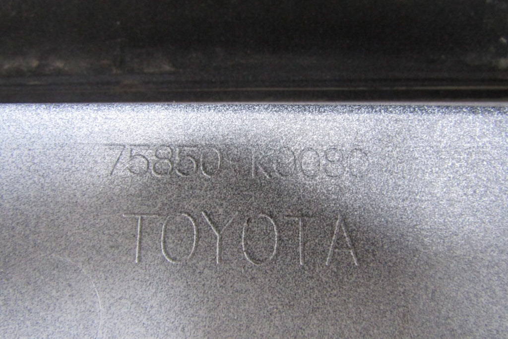 Lajsna praga desna Toyota Yaris 4 IV 20- Mazda 2 22- Hybrid