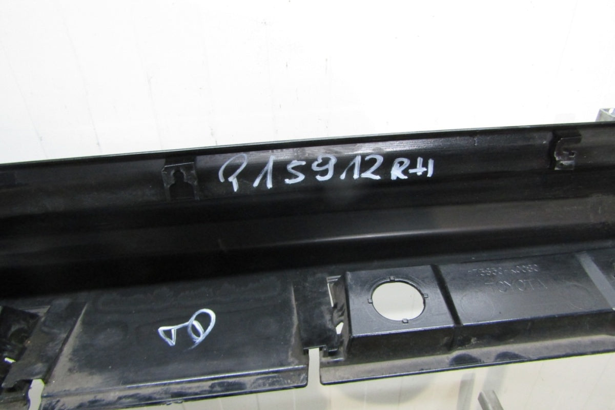 Lajsna praga desni Toyota Yaris 4 IV 20- Mazda 2 22- Hybrid