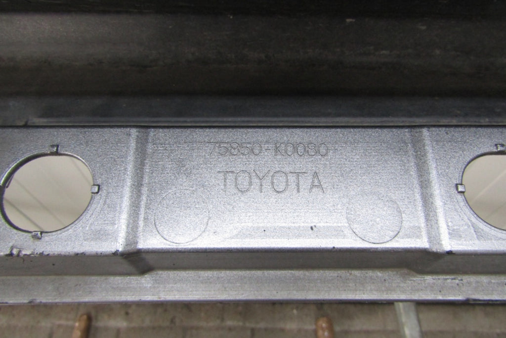 Lajsna praga desna Toyota Yaris 4 IV 20- XP210