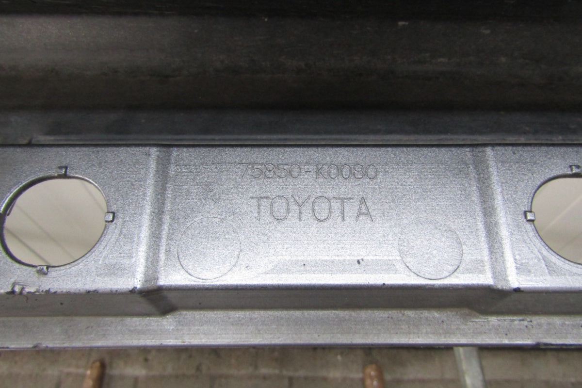 Lajsna praga desna Toyota Yaris 4 IV 20- XP210