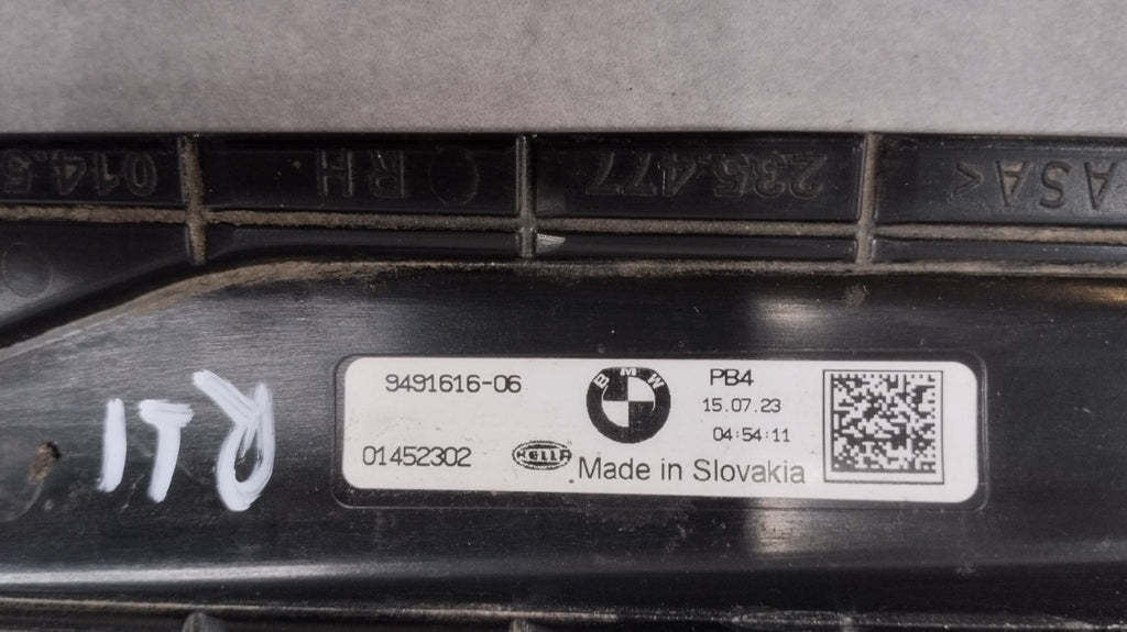 Slizg mocowanie Lampki progu RH desni listwy progowej BMW G22 G23 G24