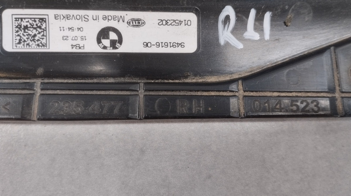 Slizg mocowanie Lampki progu RH desni listwy progowej BMW G22 G23 G24