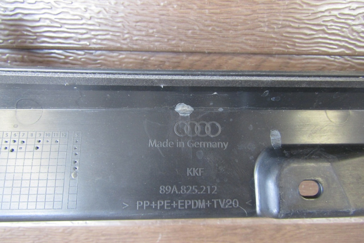 Lajsna praga desna Audi Q4 Etron 21- 89A E-Tron