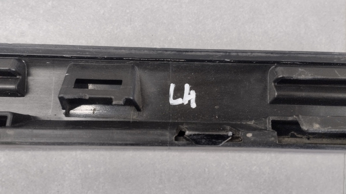 Lajsna praga lijevi VW Golf 8 5H0 R Line HB 19-