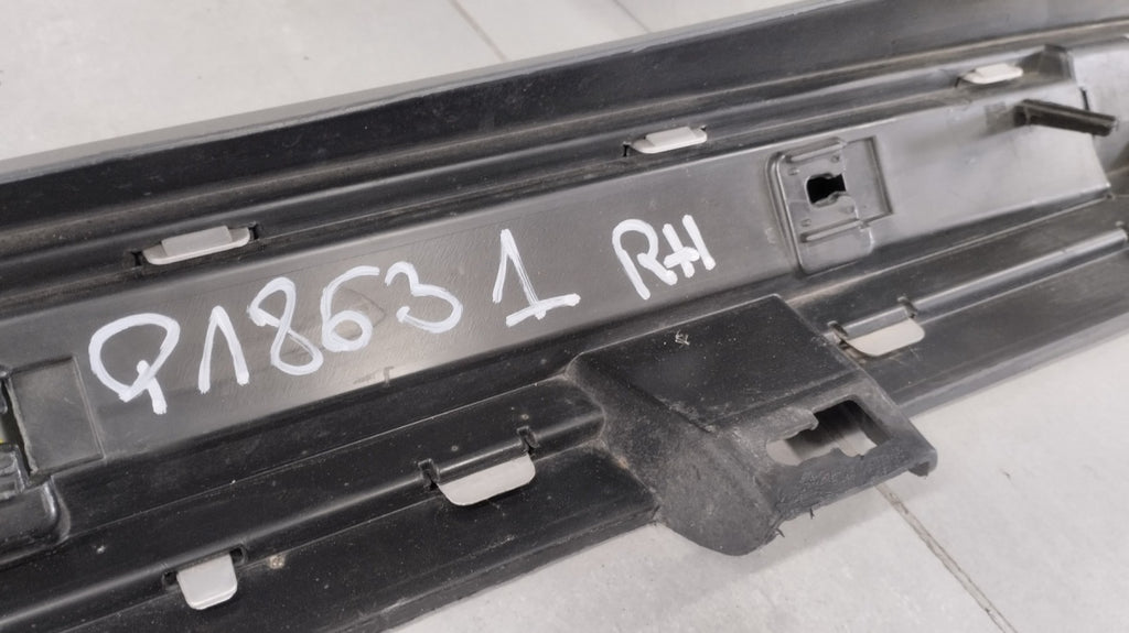 Lajsna praga desni Ford Fiesta Active MK8 18-